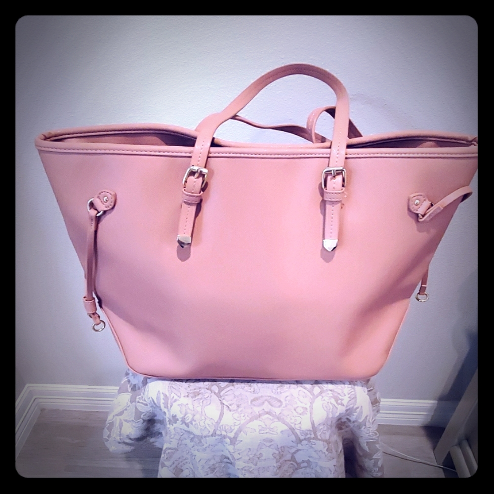 Pretty woman's handbag